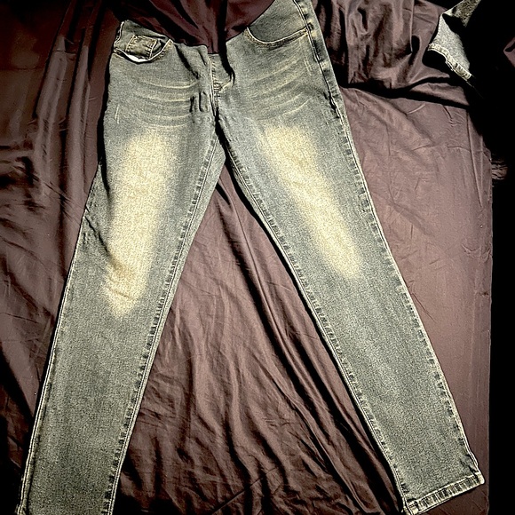 Medium Wash Maternity Skinny Jeans - Picture 2 of 5